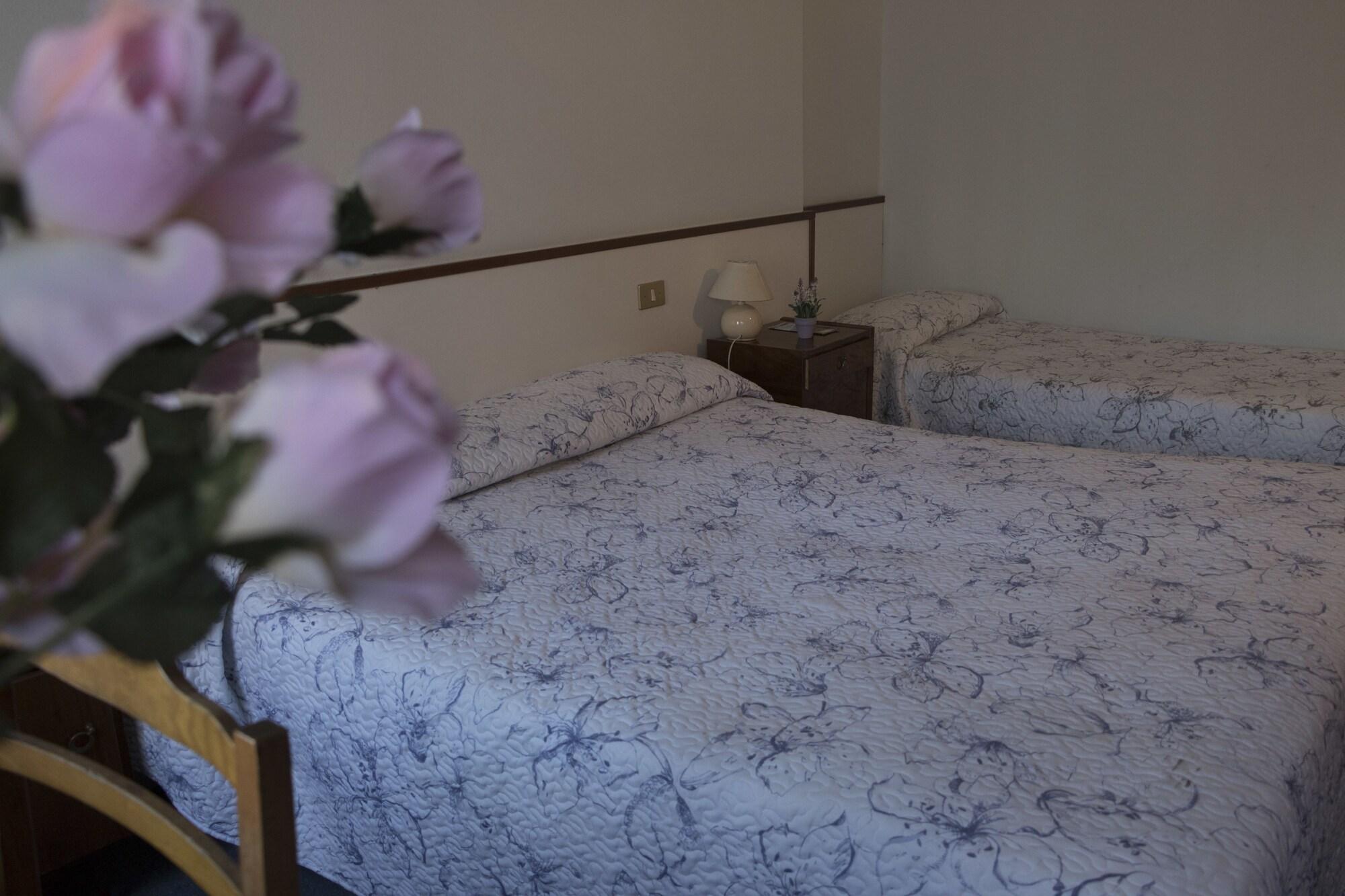 Hotel Primavera Десенцано дел Гарда Екстериор снимка