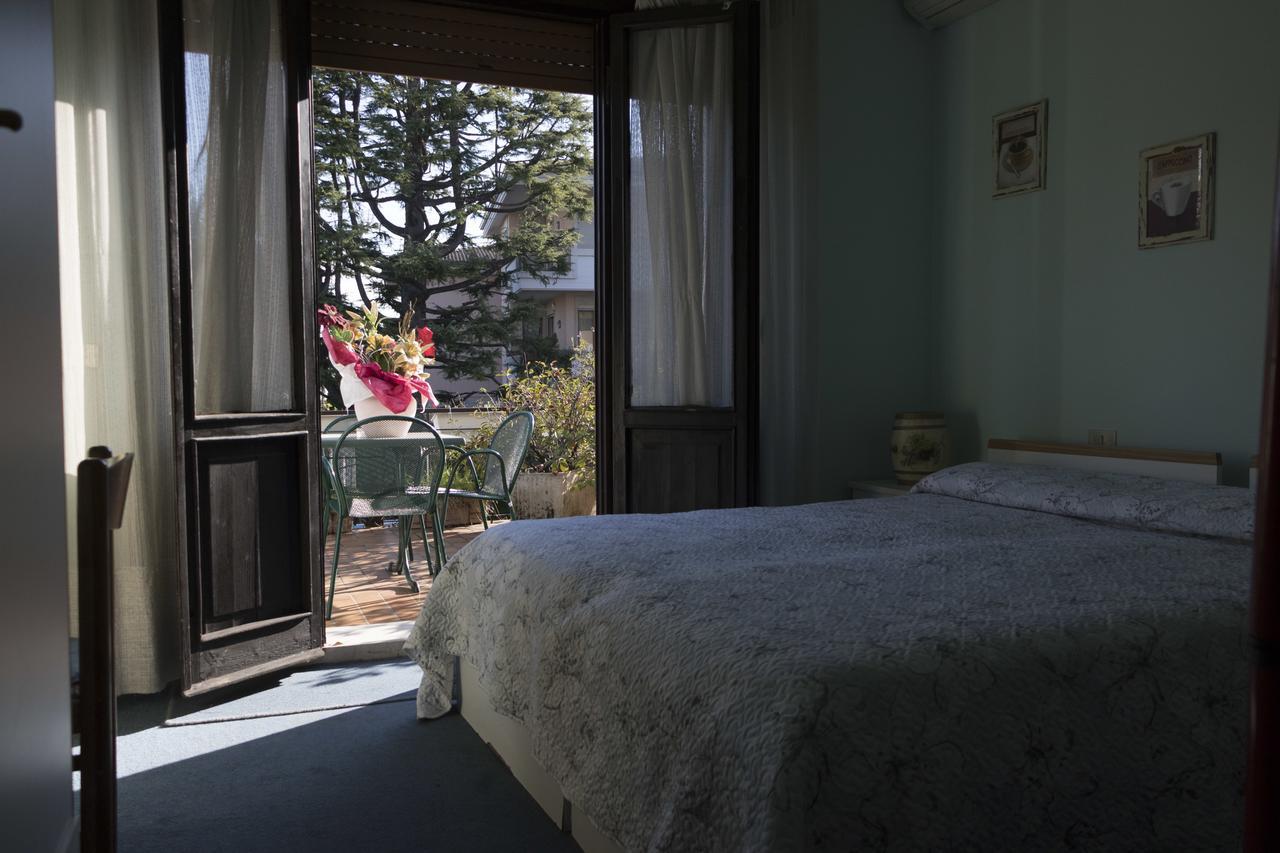 Hotel Primavera Десенцано дел Гарда Екстериор снимка